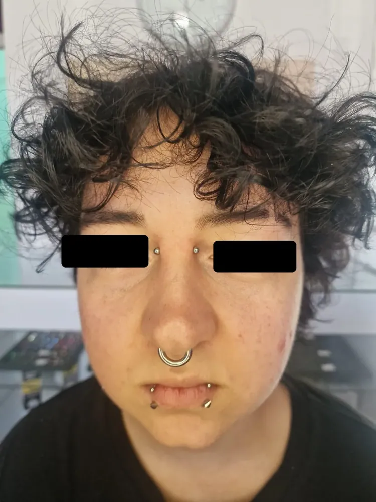 Piercing aplikovaný v štúdiu MIA art TATTOO
