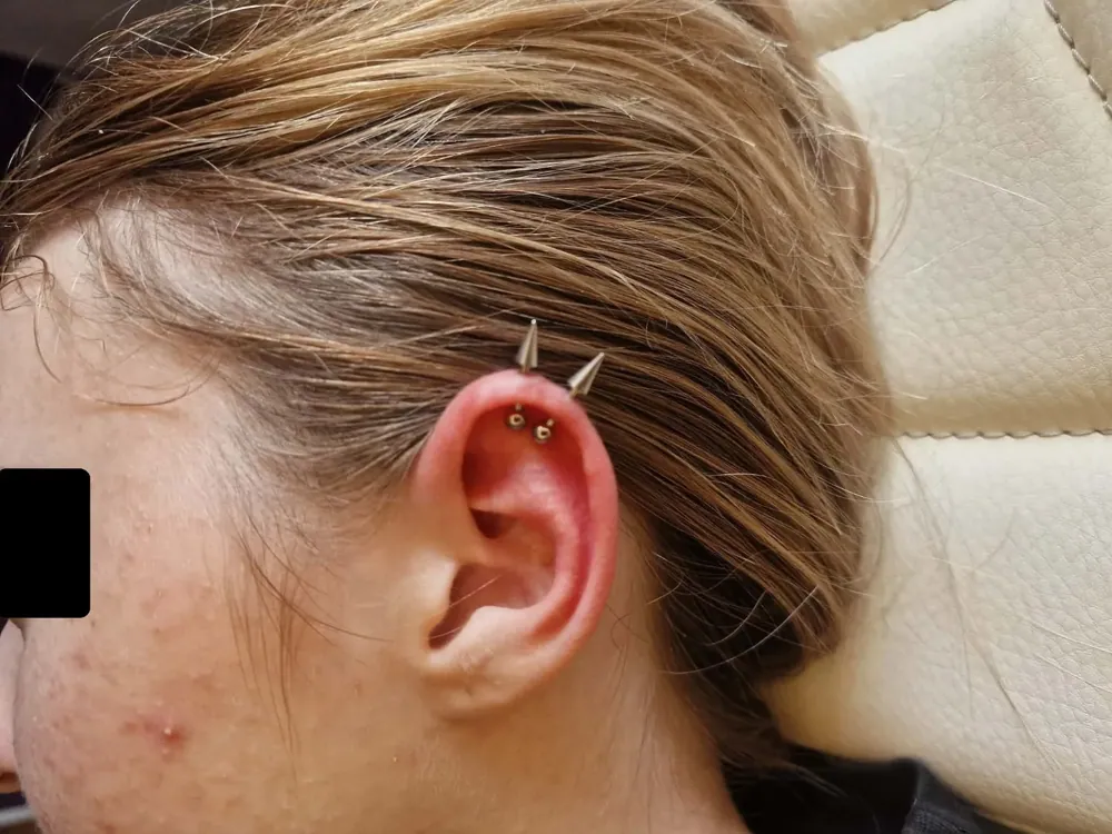 Piercing aplikovaný v štúdiu MIA art TATTOO